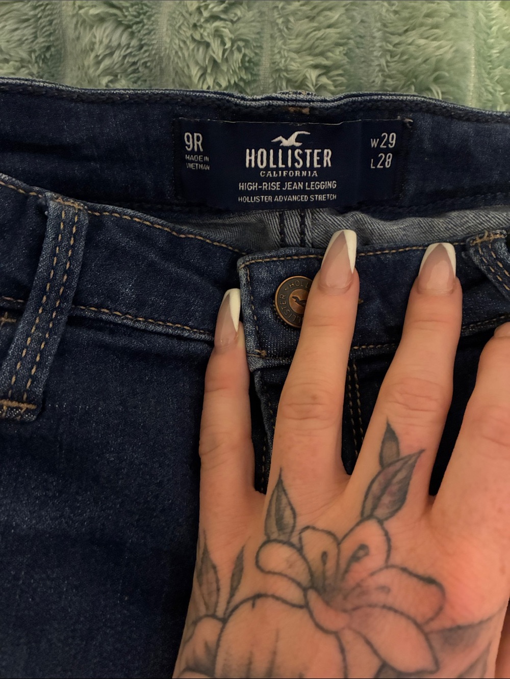 Hollister Dark Blue Women's Distressed Skinny Jeans - Picture 3 of 4